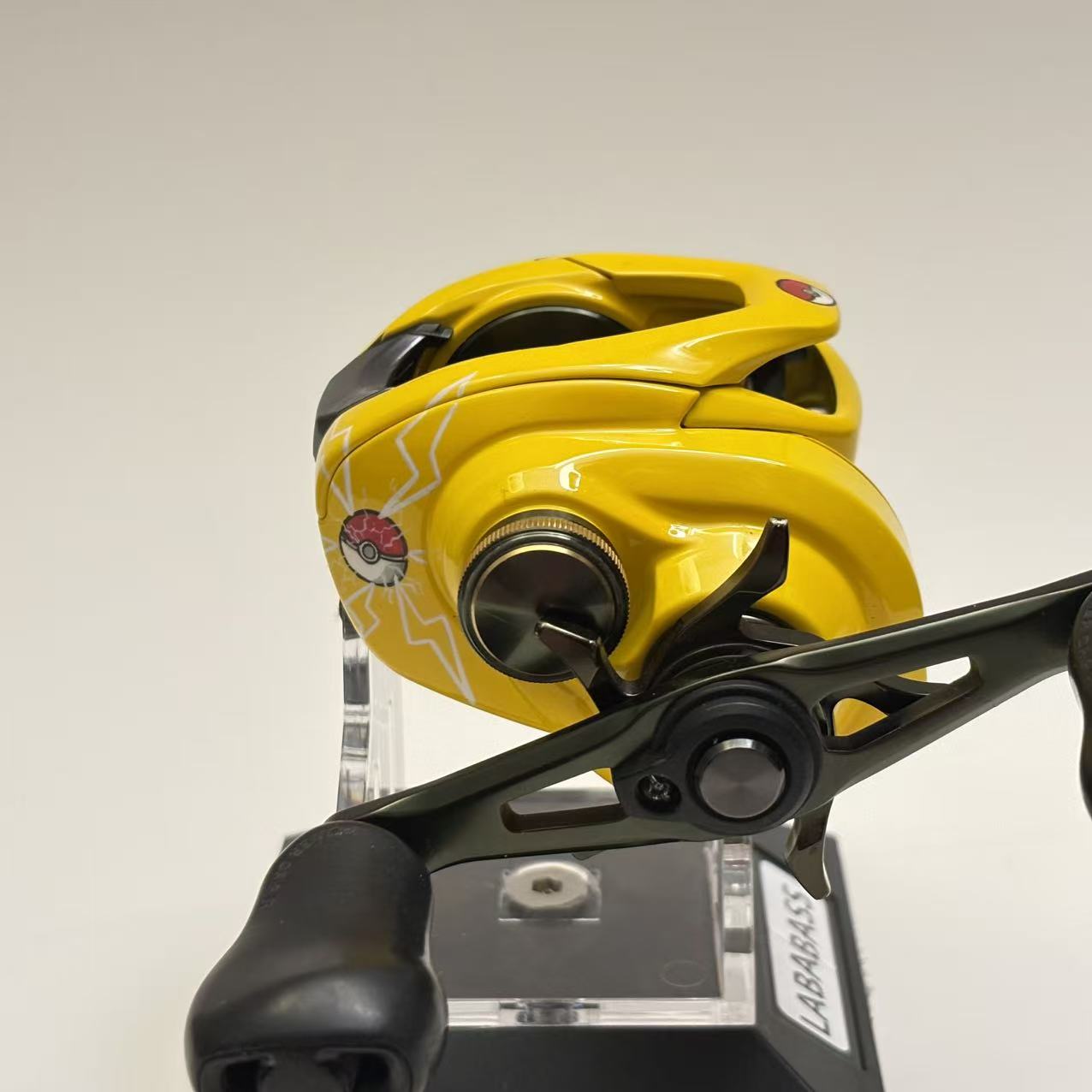 Shimano Curado DC 150HG – Custom Hand-Painted Pikachu Edition [25058]