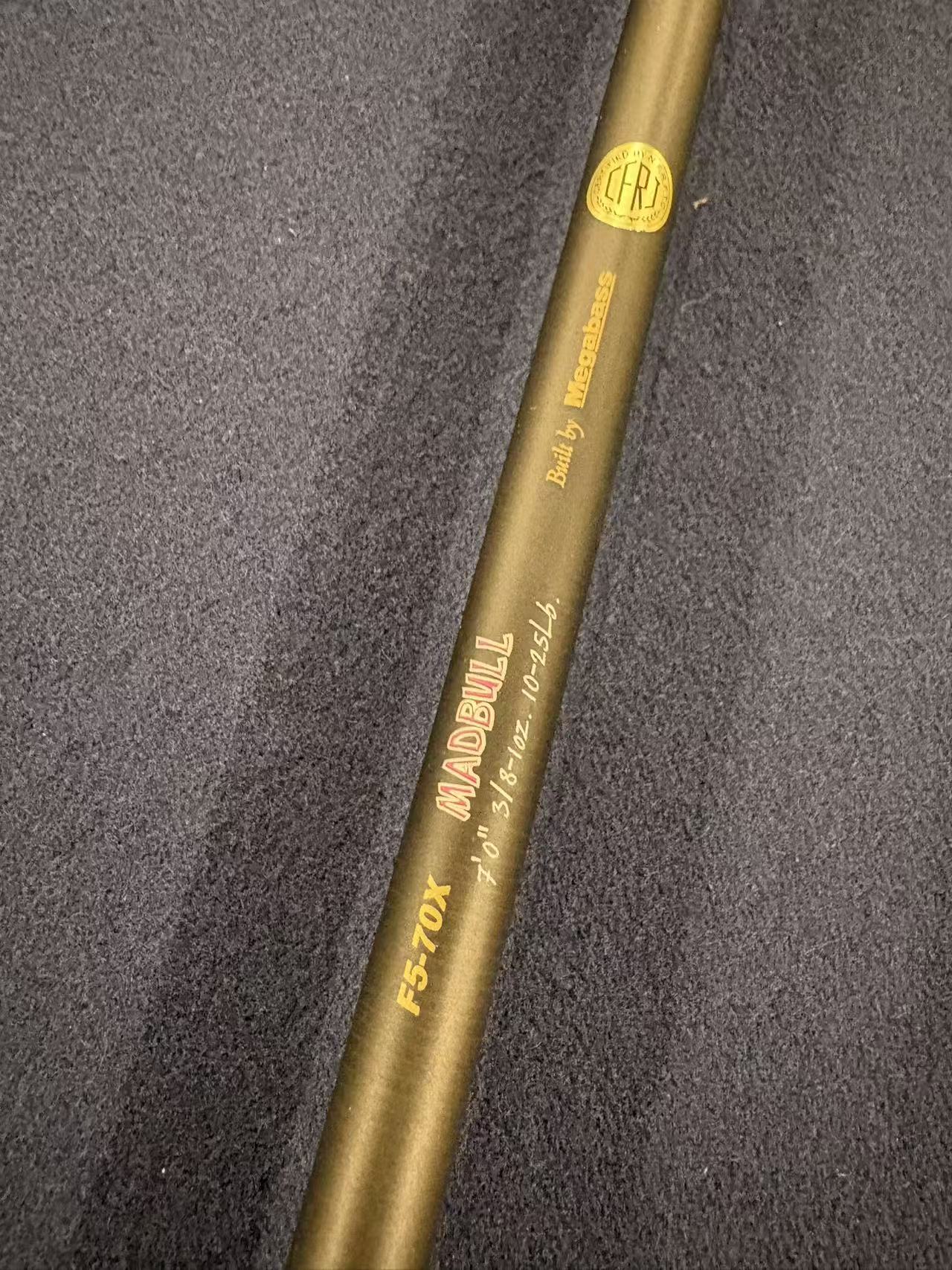 Megabass DESTROYER P5 (JDM) F5-70X MADBULL [Y008]