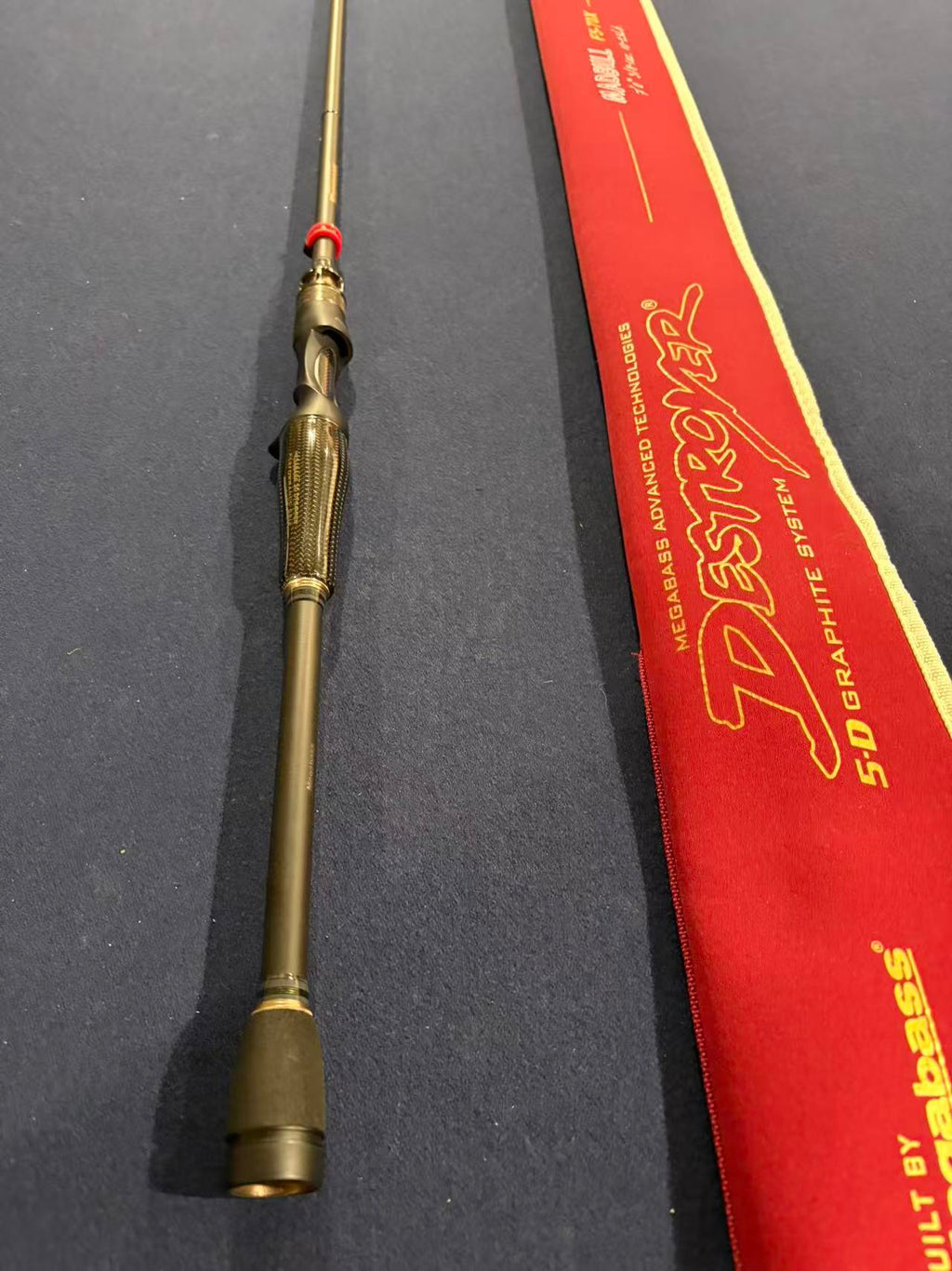 Megabass DESTROYER P5 (JDM) F5-70X MADBULL [Y049]