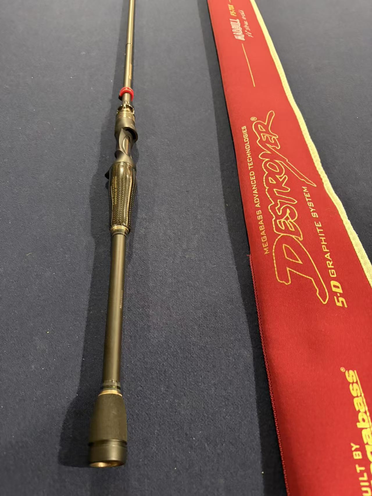 Megabass DESTROYER P5 (JDM) F5-70X MADBULL [Y049]