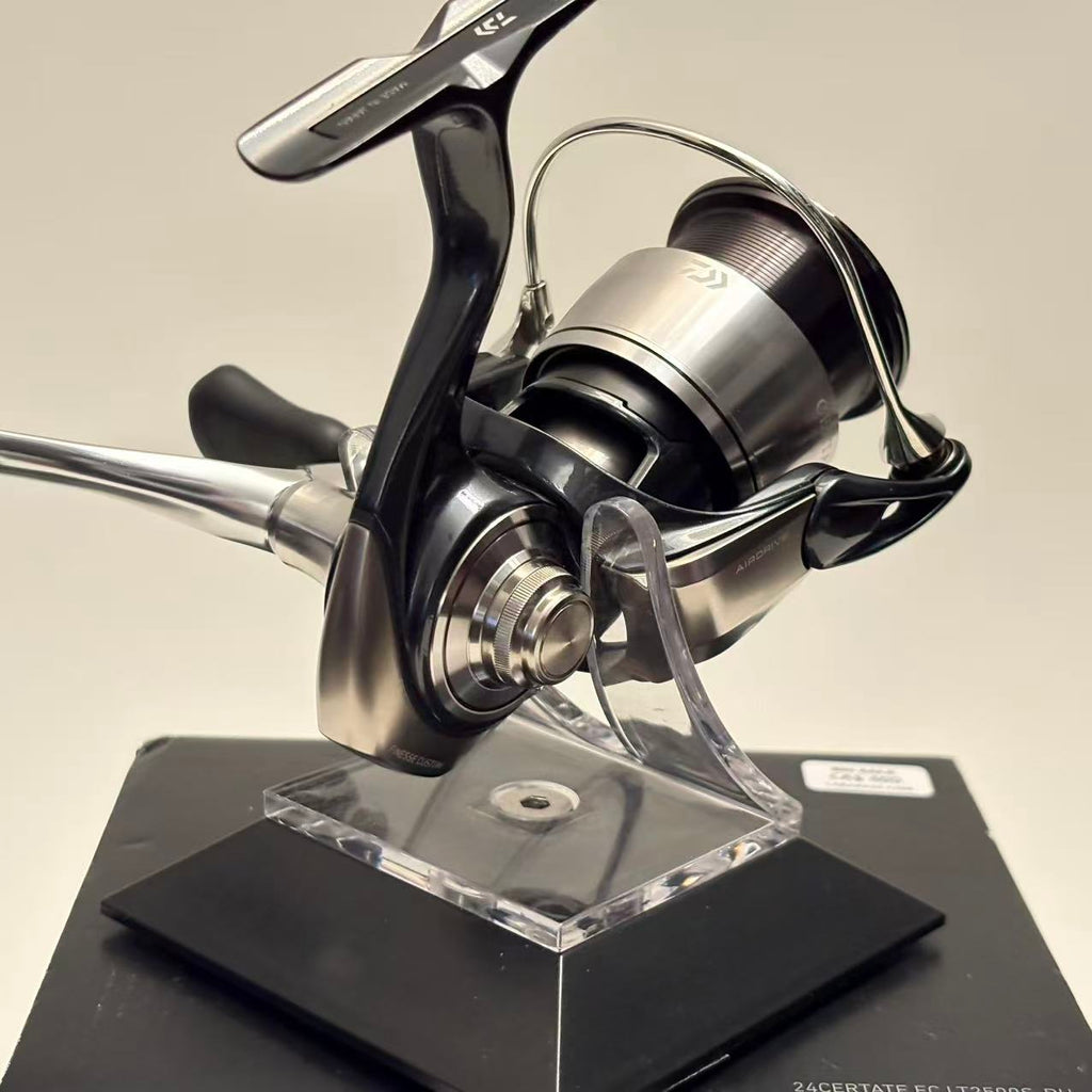 Daiwa 24 Certate FC LT2500S-DH 【Y141】