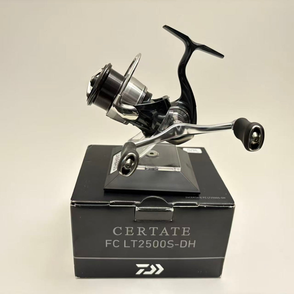 Daiwa 24 Certate FC LT2500S-DH 【Y141】