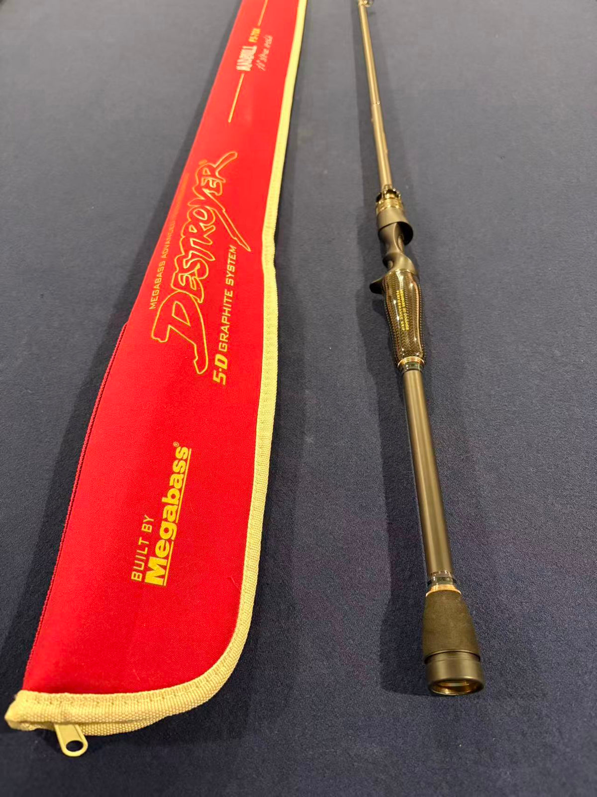 Megabass DESTROYER P5 (JDM) F5-70X MADBULL [Y331]