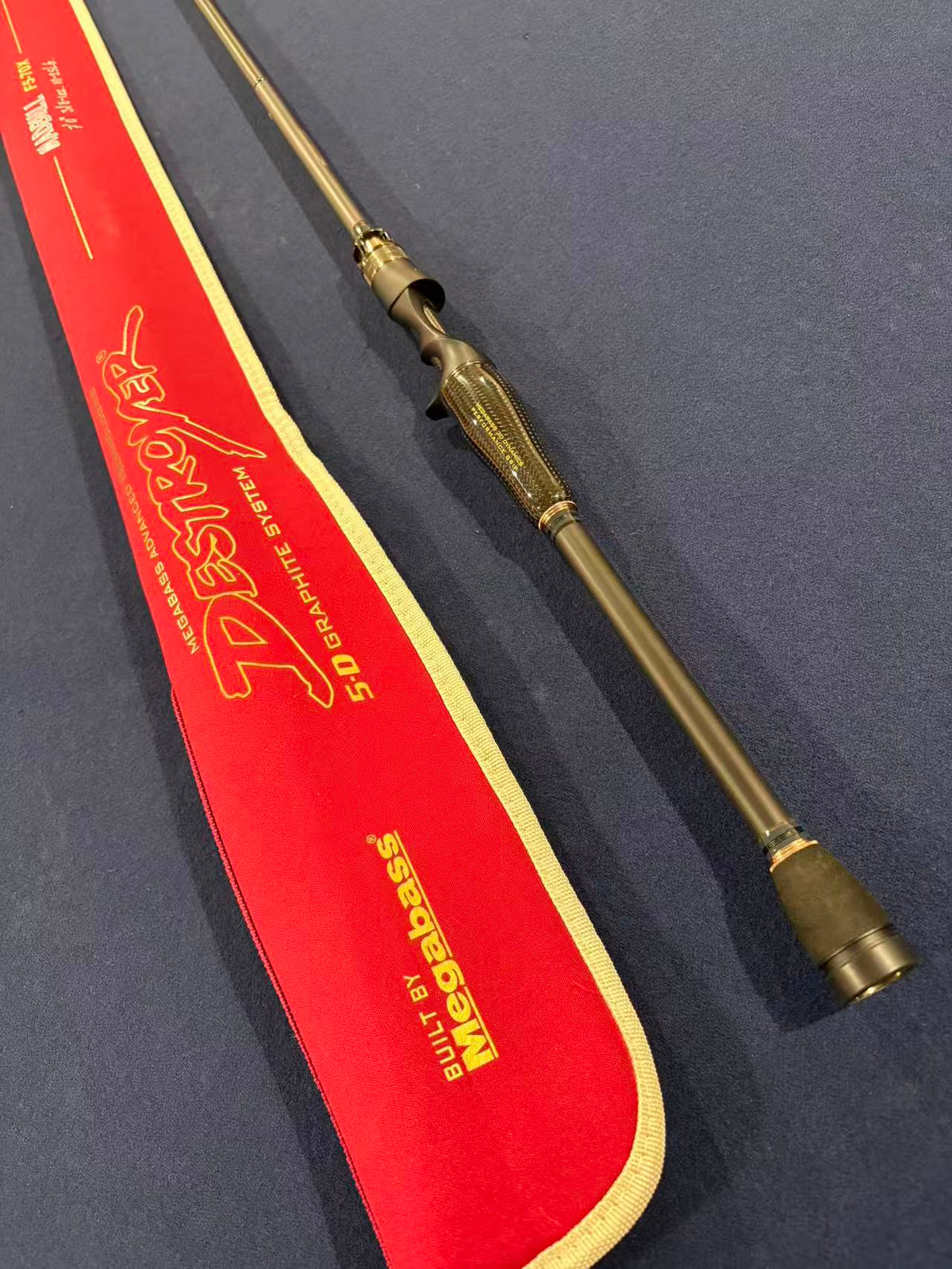 Megabass DESTROYER P5 (JDM) F5-70X MADBULL [Y331]